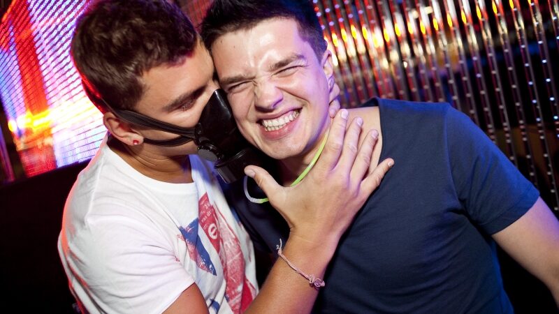 Tikriname, kaip Jonas (Jovani) pažįsta Rolandą ir atvirkščiai