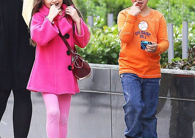 Tomo Cruise’o 6 metų dukra elgiasi kaip 16-metė (foto)