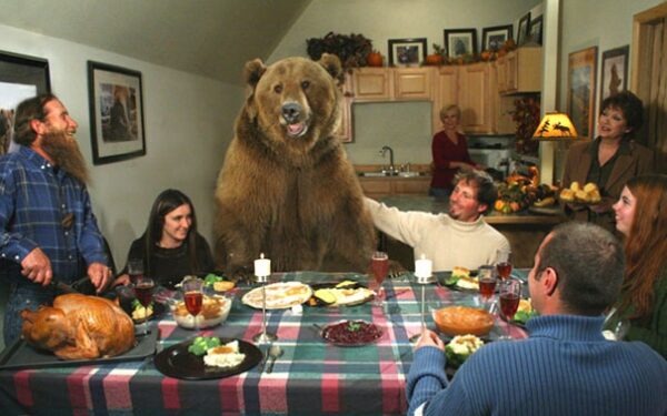 Galutinai pamišę – lokys ne tik šeimos narys, bet ir pabrolys vestuvėse (foto)