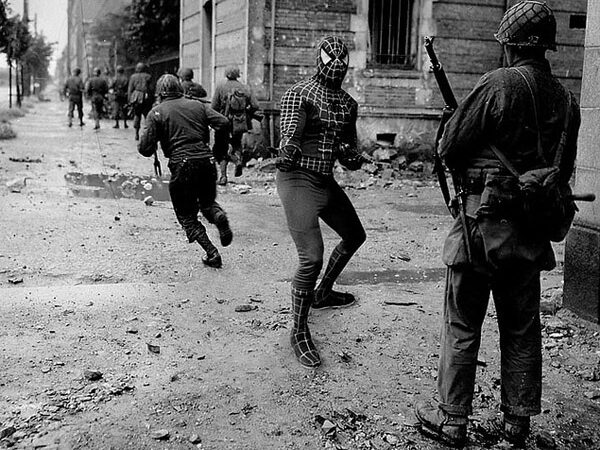 Kas būtų, jei kare dalyvautų superherojai? (foto)