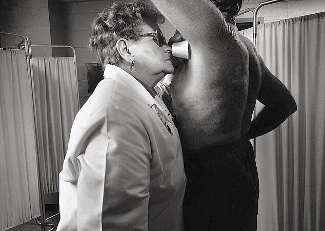 Nuo higieninių tamponų testuotojo iki pažastų kvapo vertintojos – keisčiausios žmonių profesijos (foto)