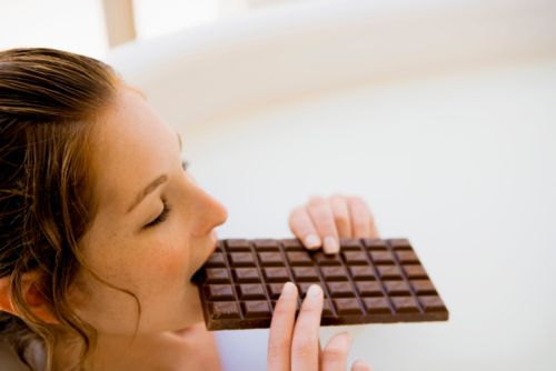 Reguliariai šokoladu besimėgaujantys žmonės yra lieknesni