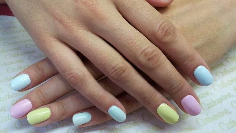 Manikiūro specialistė: madingiausios šio sezono nagų lako spalvos