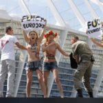 Nuogakrūčių „Femen“ aktyvisčių protestas Kijeve prieš „Euro-2012“ (Foto)