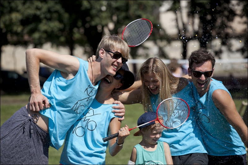 Sekmadienį Lukiškių aikštėje badmintoną žaidė Vilniaus kūrybinis elitas (fotoreportažas)