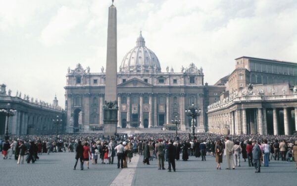 Popiežius perspėja: „Facebook“ negali pakeisti gyvo bendravimo
