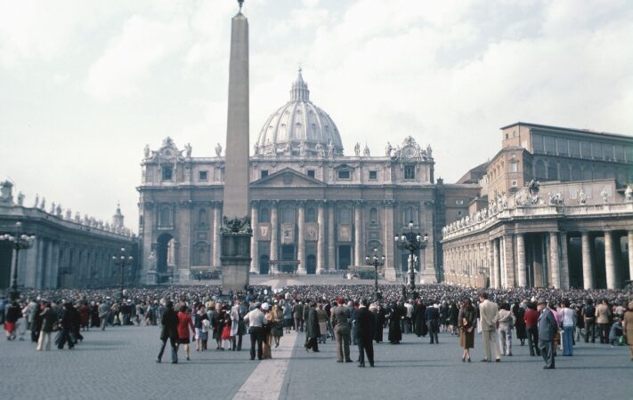 Popiežius perspėja: „Facebook“ negali pakeisti gyvo bendravimo