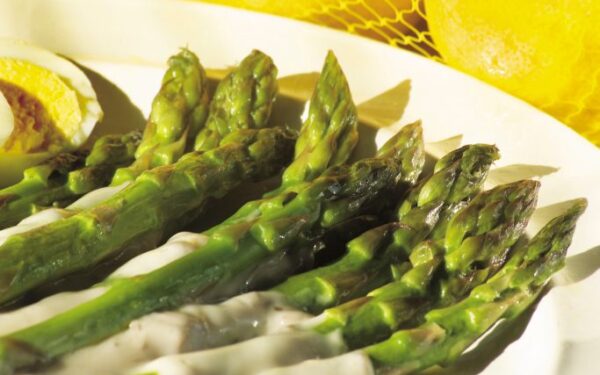 Kiaušinių ir šparagų salotos