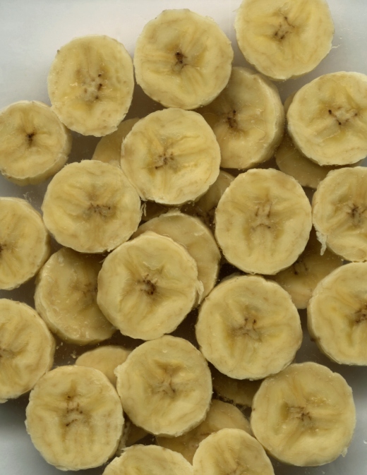 Bananai su cinamonu tešloje