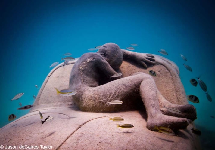 Povandeninis skulptūrų muziejus gelbsti koralų rifus (Foto)