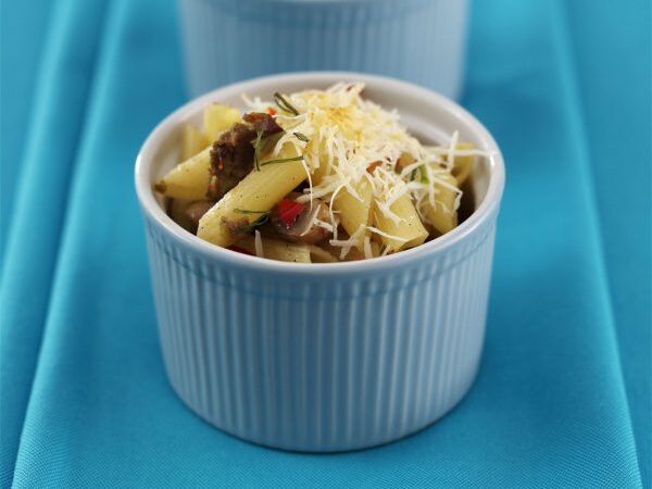 Puodeliuose troškinti makaronai
