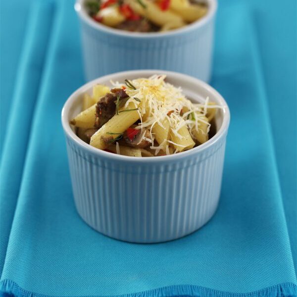 Puodeliuose troškinti makaronai