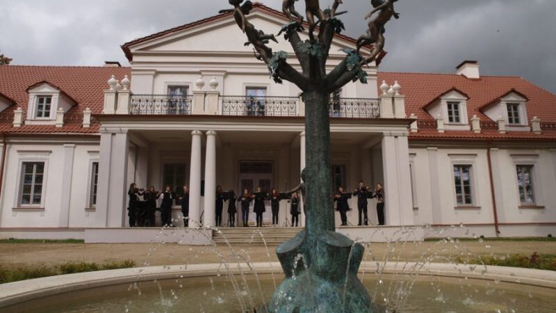 Keliautojos iš D. Britanijos įspūdžiai Ilzenbergo dvare: norėtume lesinti vištas