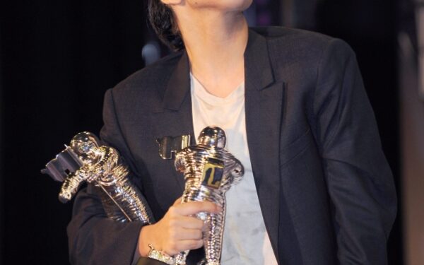 MTV vaizdo klipų apdovanojimuose Lady Gaga tapo vyru (Foto)