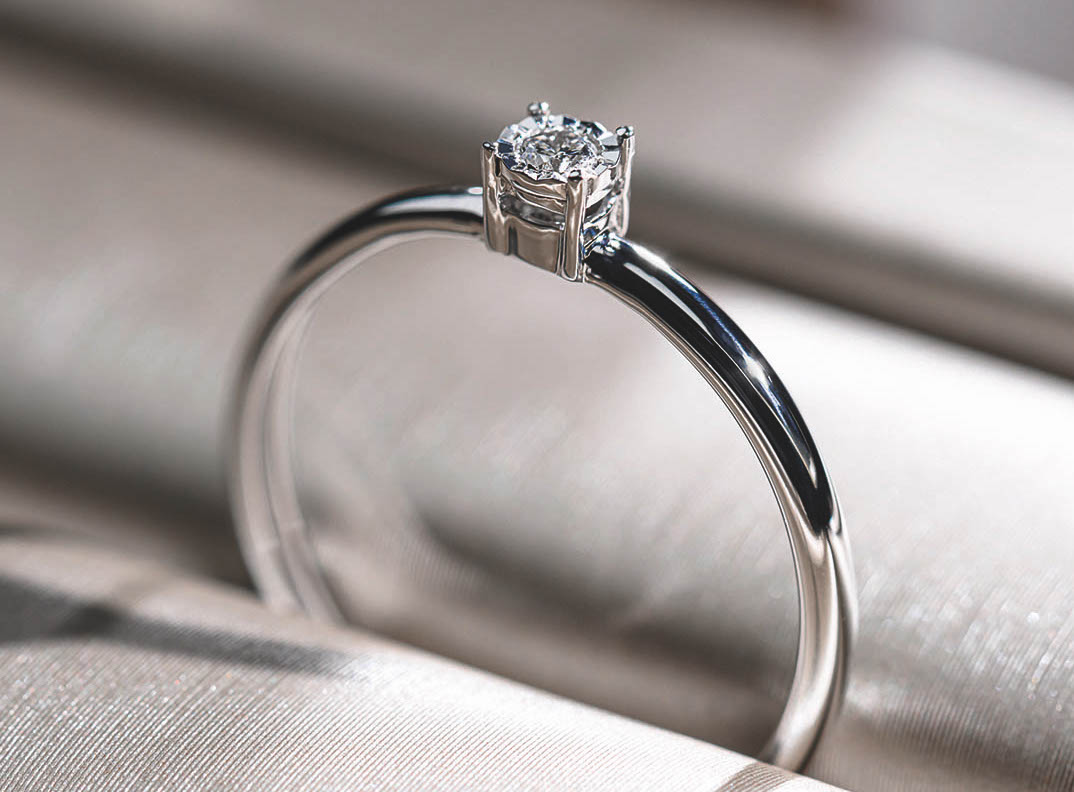 Žiedai ir auskarai su deimantais – visada madingi! Kokios yra šių metų tendencijos?
