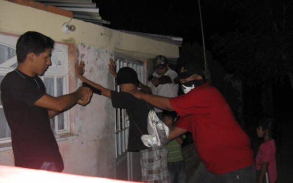 Gąsdinančios narkotikų kartelio šeimos linksmybės „Facebook’e“ (foto)