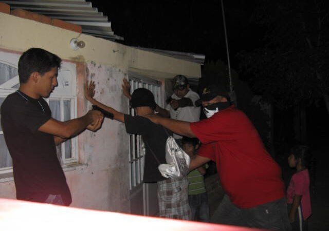 Gąsdinančios narkotikų kartelio šeimos linksmybės „Facebook’e“ (foto)