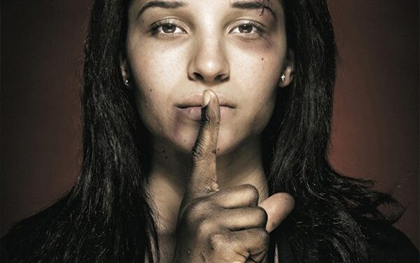 Pasaulis taria NE smurtui prieš moteris (foto)