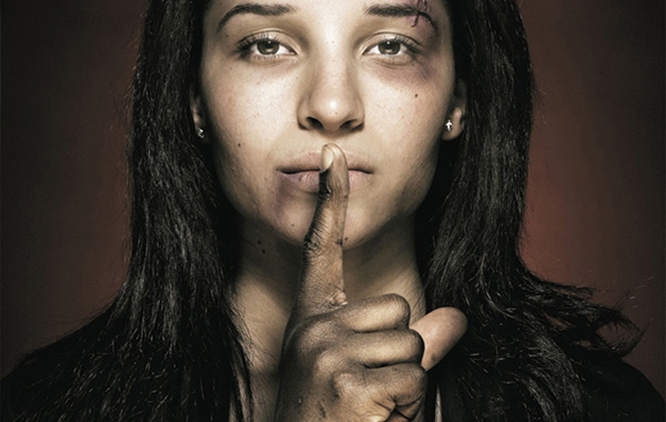 Pasaulis taria NE smurtui prieš moteris (foto)