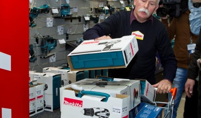 Taksistas per 5 min. viename Vilniaus prekybos centrų išleido 10 tūkst. litų