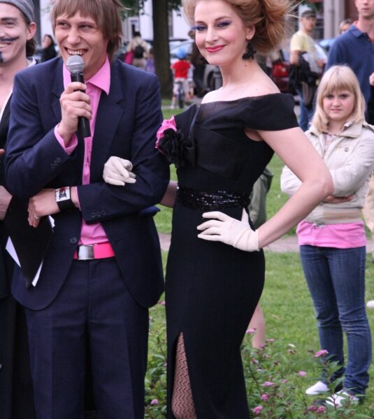 „Be2gether” vyks Lietuvos įžymybių rūbų labdaringas aukcionas