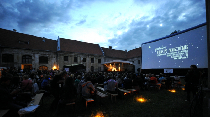 Senamiesčio širdyje kino teatras „Pasaka“ atidarė „Kiną po žvaigždėmis“ (Foto)