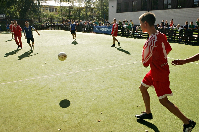 Atnaujintas futbolo aikštynas Lentvaryje