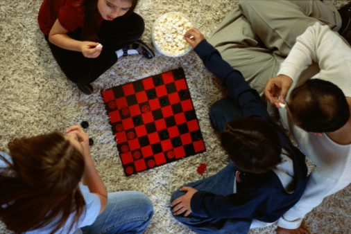 Stalo žaidimai – puikaus laisvalaikio prieskonis
