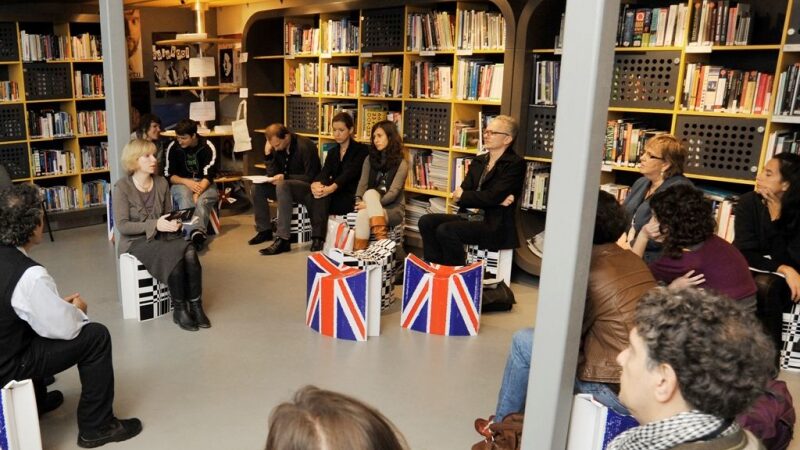 Paskaitų ir diskusijų ciklas „Prie arbatos“