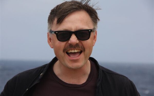 „Idioteatro“ ir Doko draugystė startuoja su „Urviniu žmogumi“