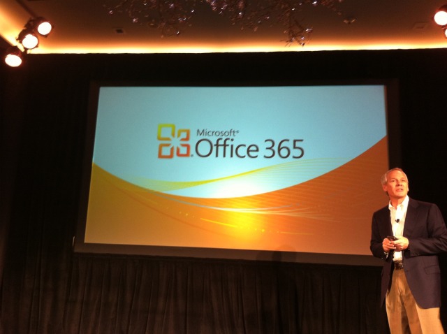 "Microsoft" pristatė naują debesų kompiuterijos paslaugą "Office 365"