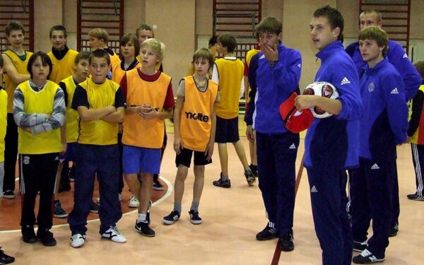 Ekraniečiai populiarina futbolą mokyklose