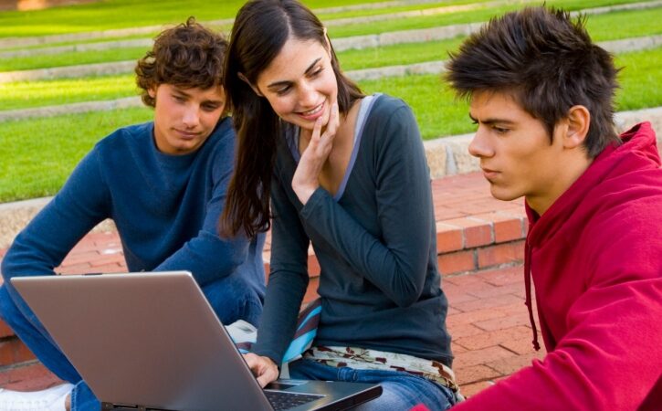 Absolventams magistro studijos kainuoja per brangiai