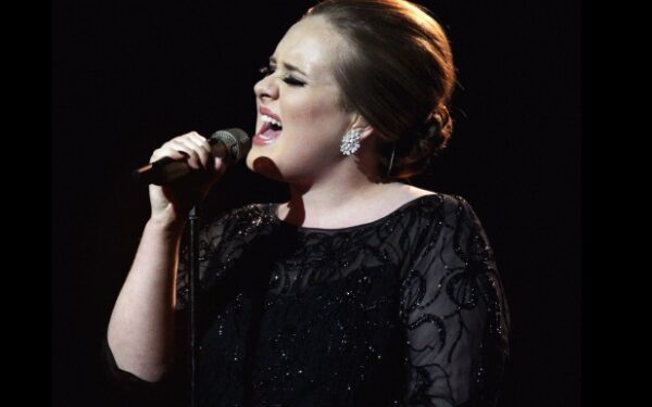 Išgirdusi Adeles dainą mergaitė pabudo iš komos