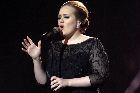 Adele triumfavo Britų muzikos apdovanojimuose (Foto)