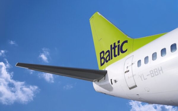 „airBaltic“ koreguoja vasaros skrydžių tvarkaraštį