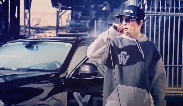 Aktorius M. Papinigis iš gerai pažįstamo Vovos persikūnijo į reperį (video)