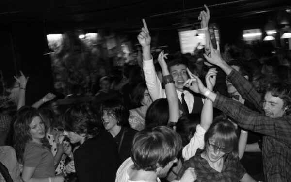 LIVERPOOL Party kviečia kartu šokti į pavasarį