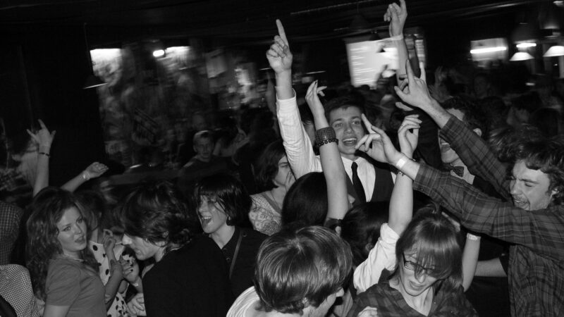 LIVERPOOL Party kviečia kartu šokti į pavasarį