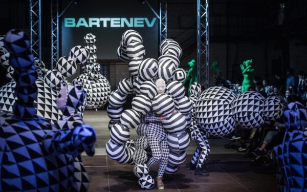 „Mados infekcijoje“ – pripūsta dvidešimt pirmojo amžiaus mada