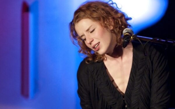 Alinos Orlovos akustinis koncertas po bažnyčios skliautais (Foto)