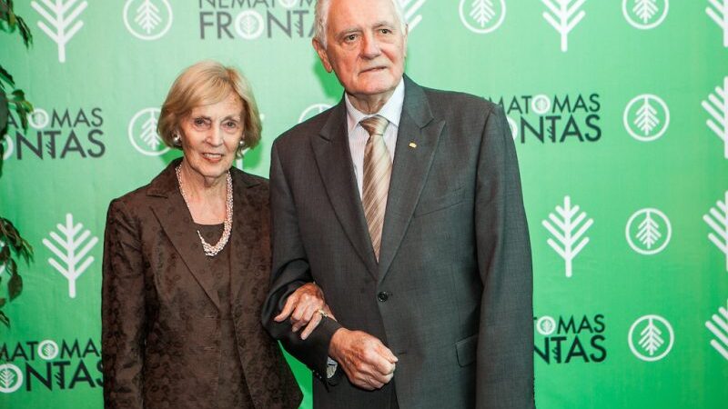 Žinomų Lietuvos žmonių atsiliepimai apie ovacijomis atsistojus sutiktą filmą „Nematomas frontas“