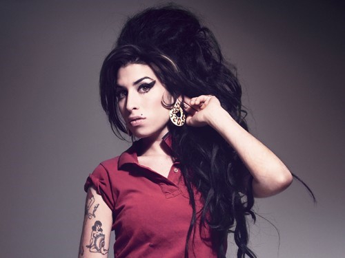 Narkotikų prekeiviai Brazilijoje kokaino maišelius puošia A.Winehouse atvaizdu