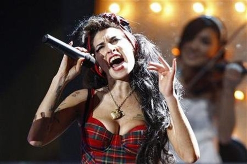 Mirtis Amy Winehouse kūrybos nesustabdė (Grotuvas)