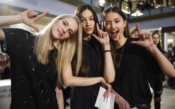 „Infekcijos kastinge“ – profesionalūs modeliai ir laisvas, stilingas gatvės jaunimas (foto)