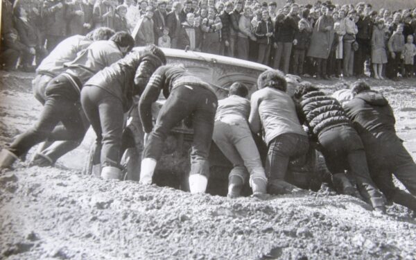 Po Lietuvą keliauja sportinių automobilių fotografijų paroda