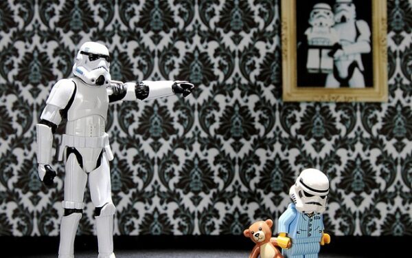 Miniatiūriniai „Žvaigždžių karų“ smogikai kasdienio gyvenimo kontekste (foto)
