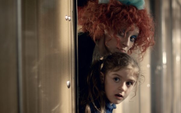 Trumpiausias filmas Lietuvos kino teatrų repertuare „Anglijos karalienė pagrobė mano tėvus”