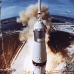 „Amazon“ įkūrėjas teigia atradęs "Apolo 11" variklius