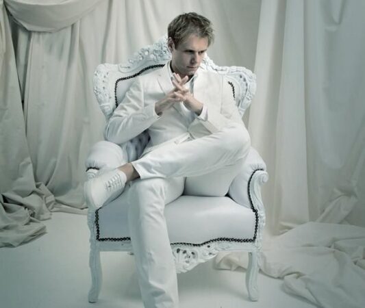 A. Van Buuren’o renginyje: B.Jarrell, Ignas, 4 tonos šviesų bei 2 sunkvežimiai įrangos